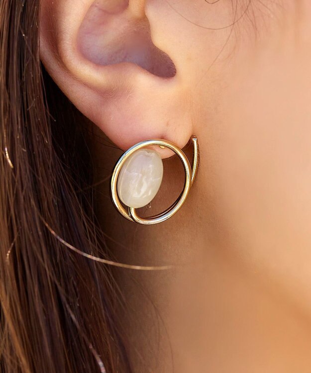 Tiaclasse カラーアクリル＋フープピアス ゴールドベージュ