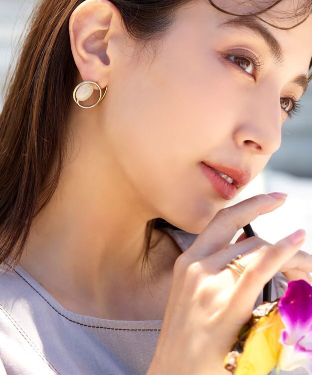 Tiaclasse カラーアクリル＋フープピアス ゴールドベージュ