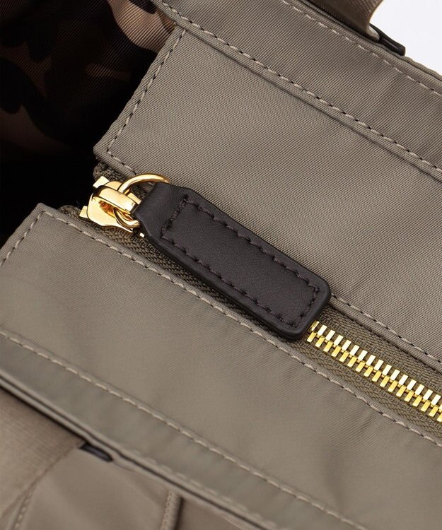 LA BAGAGERIE 【LA BAGAGERIE×HELLO KITTY】リボンチャーム付き　デイリートート　Mサイズ グレージュ