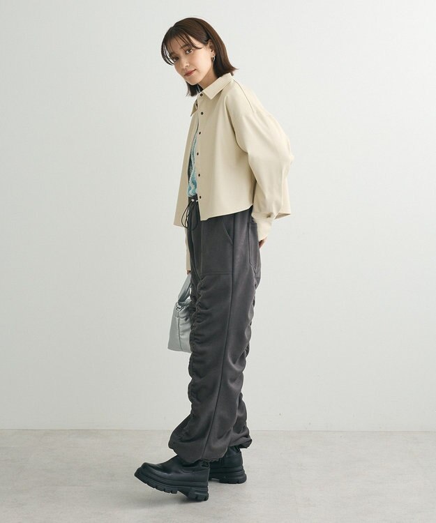 Green Parks ショート丈フェイクレザーシャツ Ecru