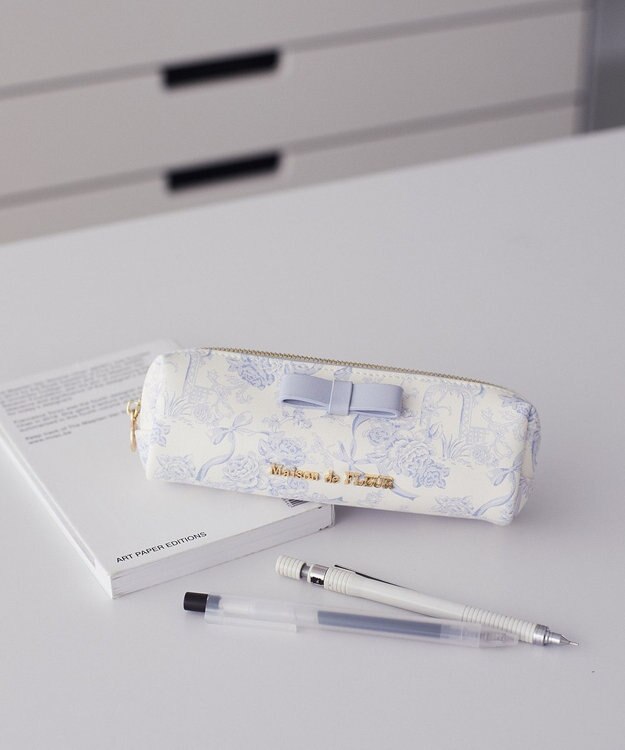 Maison de FLEUR フラワーガーデン柄合皮ロングポーチ Sax