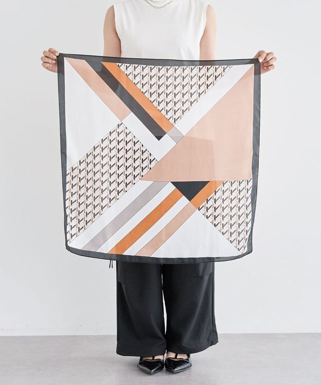 Green Parks ・ジオメトリーパターンスカーフ　７０×７０ Black