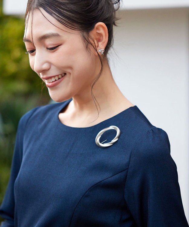 Tiaclasse マットメタルモチーフブローチ シルバーA