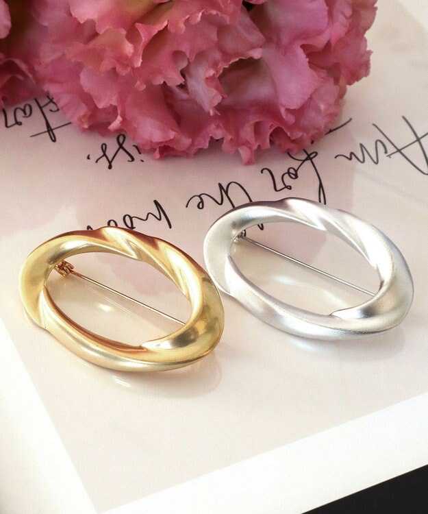 Tiaclasse マットメタルモチーフブローチ ゴールドA