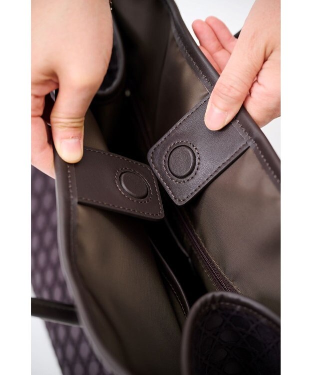 MIYABIYA 【撥水加工】篭目柄エンボスボンディングラウンドトート チョコレート