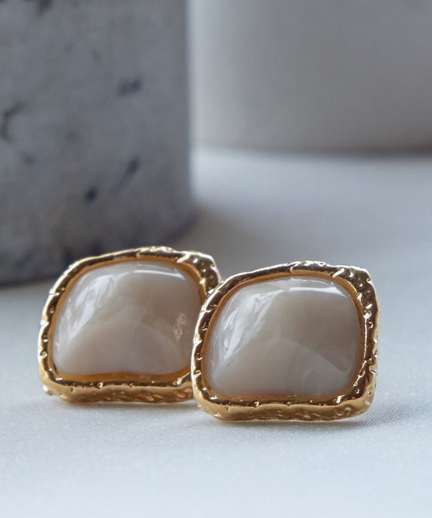 Tiaclasse カラースクエアピアス ゴールド×ブラウン