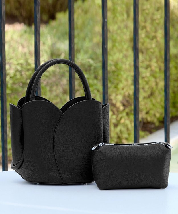 Tiaclasse 【安田美沙子さん着用・ポーチ・ショルダー紐付き】フラワーカットフェイクレザーバッグ ブラック