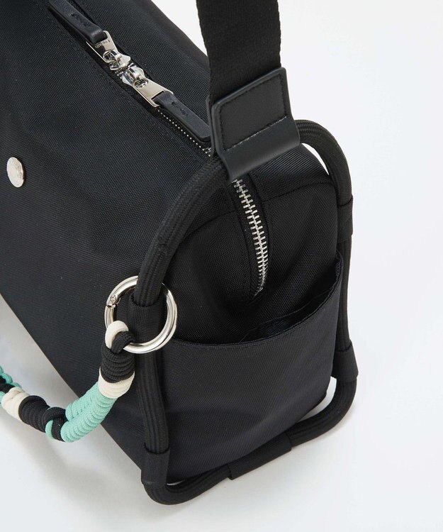 TOPKAPI 【Breath TOPKAPI】コードチャーム付き ショルダーバッグ ブラック