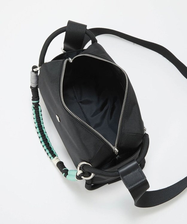 TOPKAPI 【Breath TOPKAPI】コードチャーム付き ショルダーバッグ ブラック