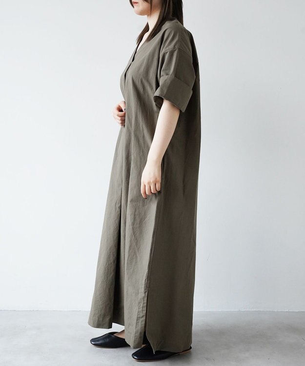 WHITE MAILS 【阿久津ゆりえコラボ】フロントタック Vネック ワンピース カーキ