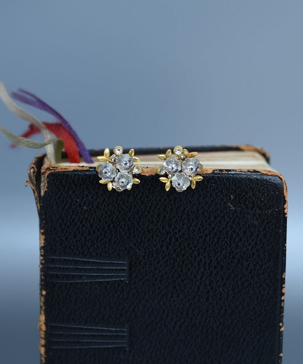 monshiro カランコエイヤリング ホワイト