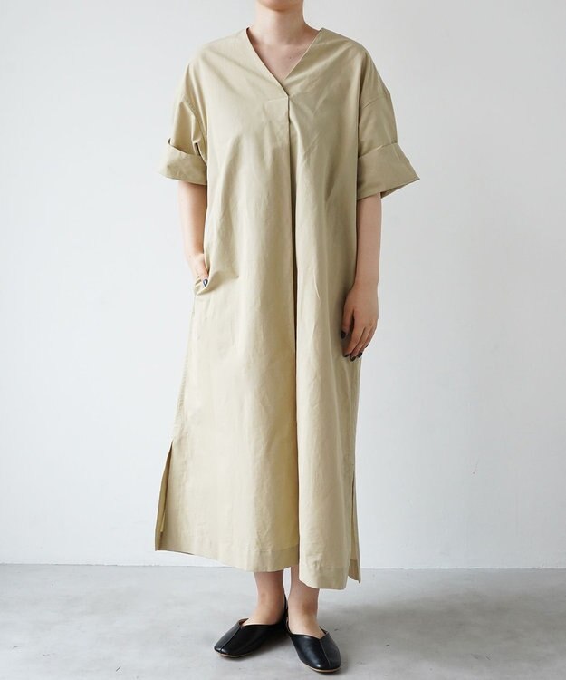WHITE MAILS 【阿久津ゆりえコラボ】フロントタック Vネック ワンピース ベージュ