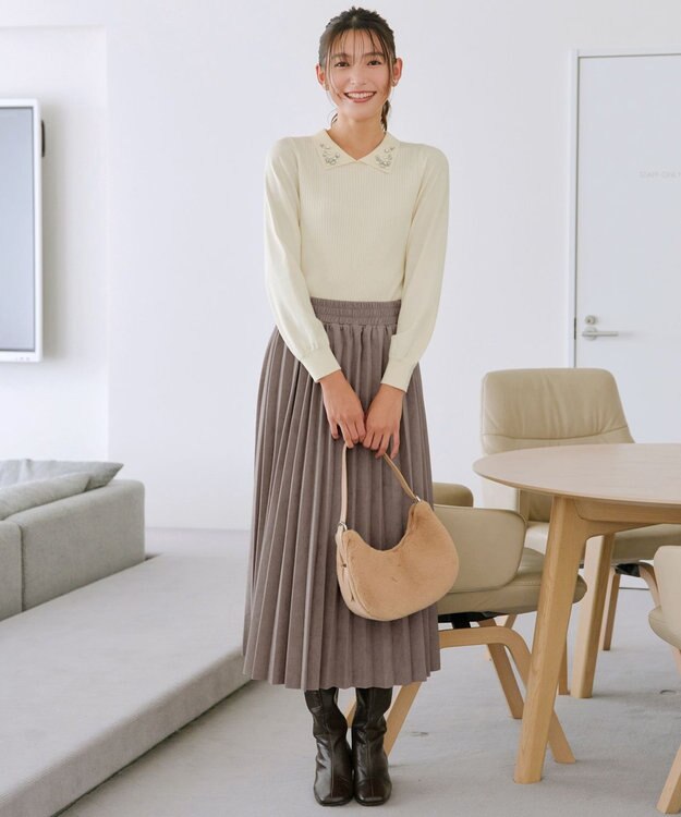 Tiaclasse 襟ビジュー付きニットプルオーバー オフホワイト