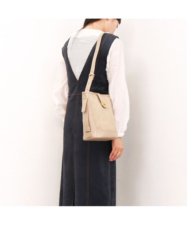 UNBILLION カシュカシュ cachecache / スエード調×スムースおこし金具ショルダーバッグ ベージュ