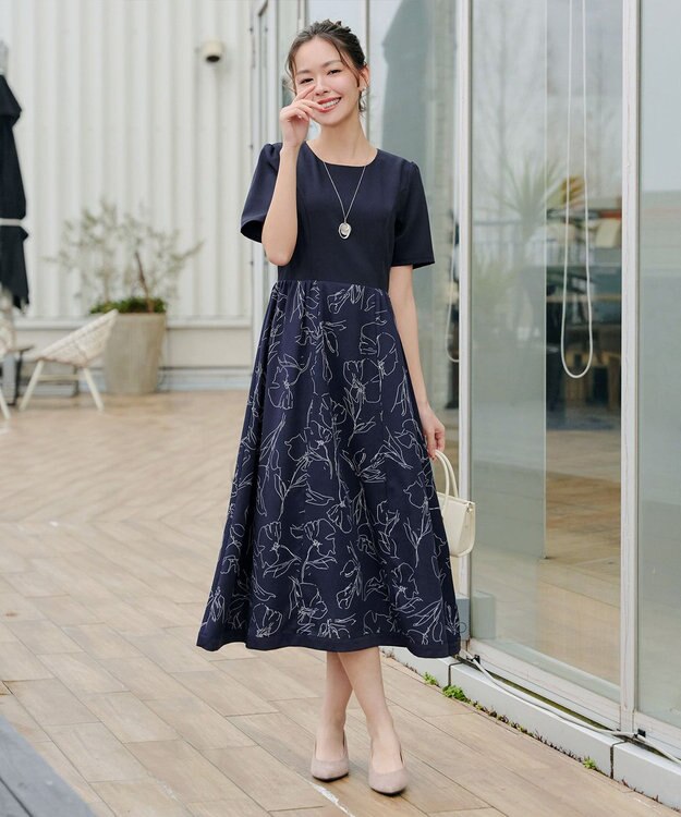 Tiaclasse モノトーンフラワープリントワンピース ネイビー×ネイビー