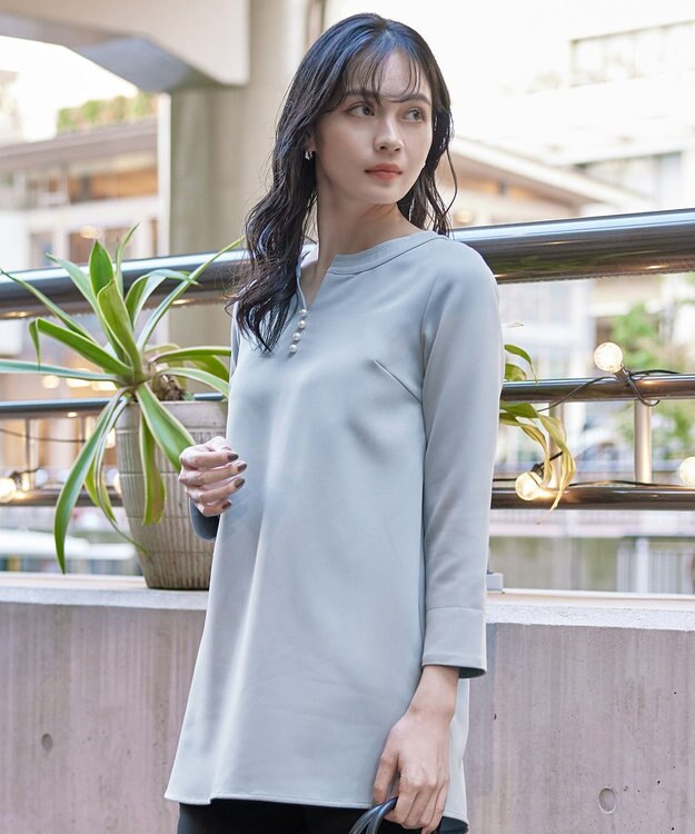 Tiaclasse 【ダブルストレッチ・洗える】スキッパーパールチュニックブラウス サックス