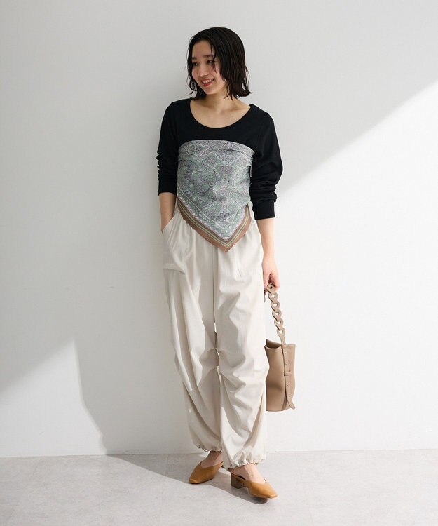 Green Parks 表面感サテンタックパンツ Gray Beige