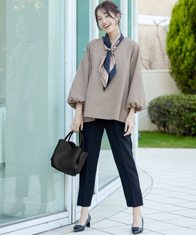 Tiaclasse 【安田美沙子さん着用・ポーチ・ショルダー紐付き】フラワーカットフェイクレザーバッグ ベージュ