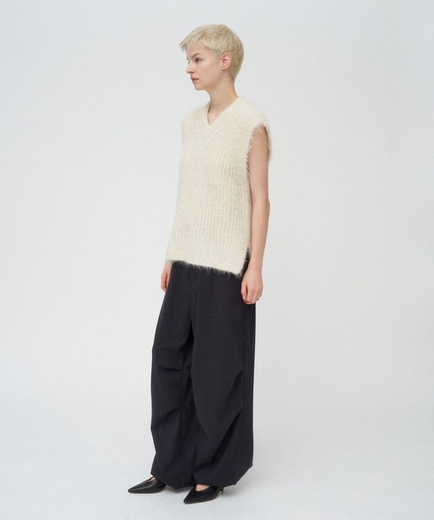 ATON ALPACA FUR | Vネックベスト WHITE