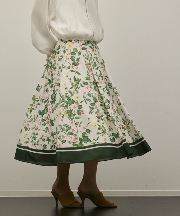 GRACE CONTINENTAL プリントタックフレアスカート キナリ