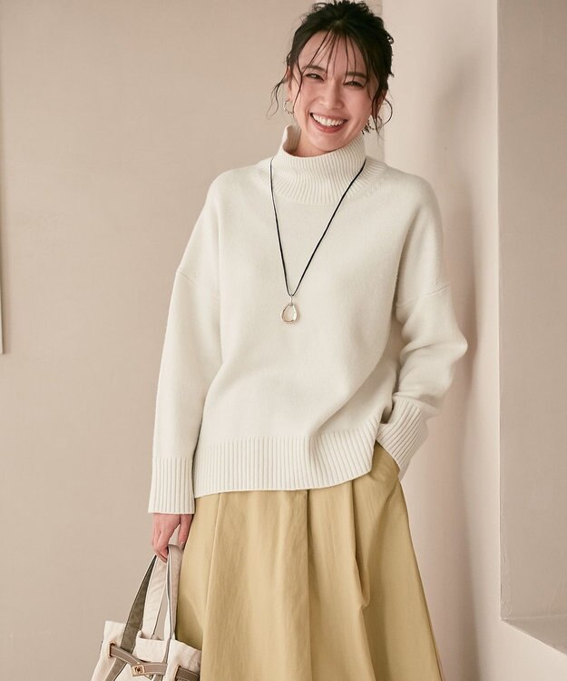 23区 【好評につき新色追加/CLASSY.1月号掲載】ウールカシミヤブレンド スタンドネック ニット アイボリー系