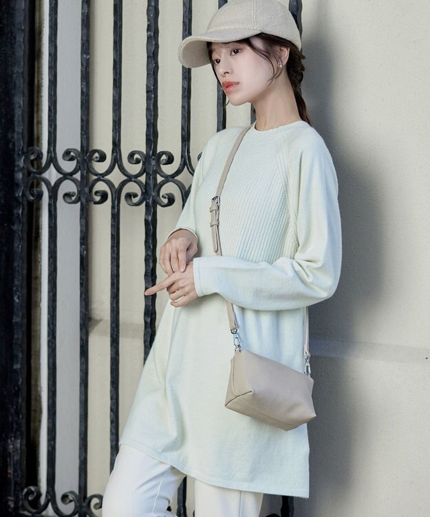 Tiaclasse 【安田美沙子さん着用・ポーチ・ショルダー紐付き】フラワーカットフェイクレザーバッグ ベージュ