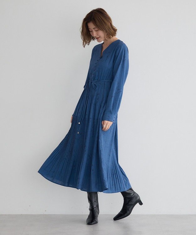 YECCA VECCA ラインボタニカル柄プリーツワンピース Blue