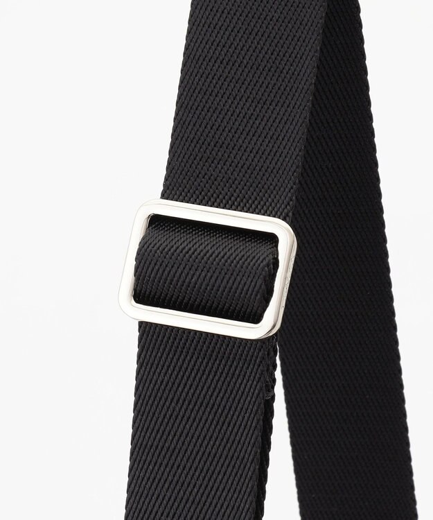 Y'SACCS ハーフムーンボディショルダーバッグ ブラック