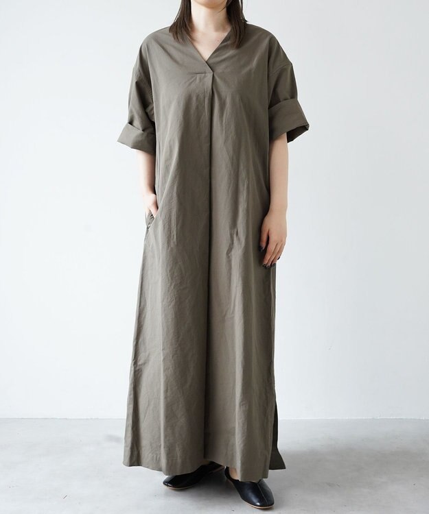 WHITE MAILS 【阿久津ゆりえコラボ】フロントタック Vネック ワンピース カーキ
