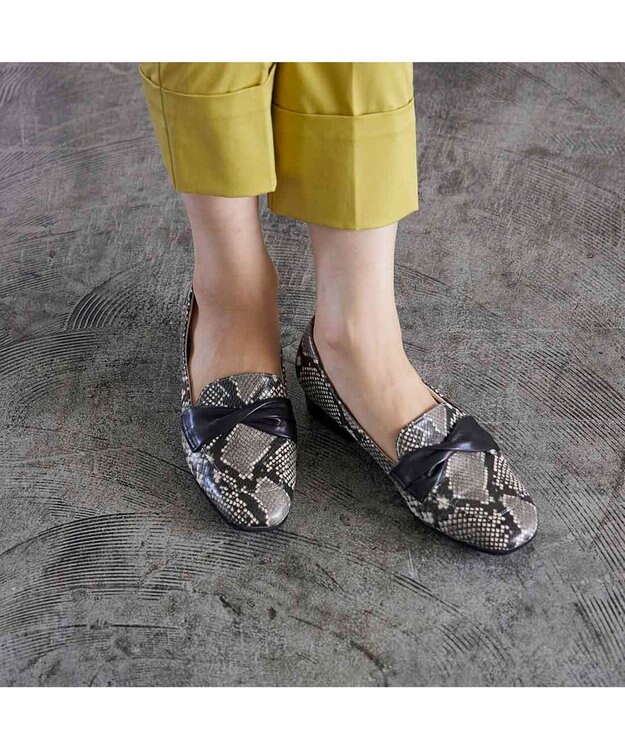 MODE ET JACOMO <D'ICI>スクエアトゥモチーフローファー アイボリーカタオシ