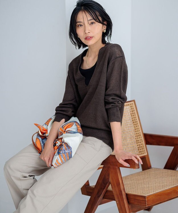 23区 S 【CLASSY.6月号掲載/洗える】ピュアリネンバルキー Vネックニット ダークブラウン系