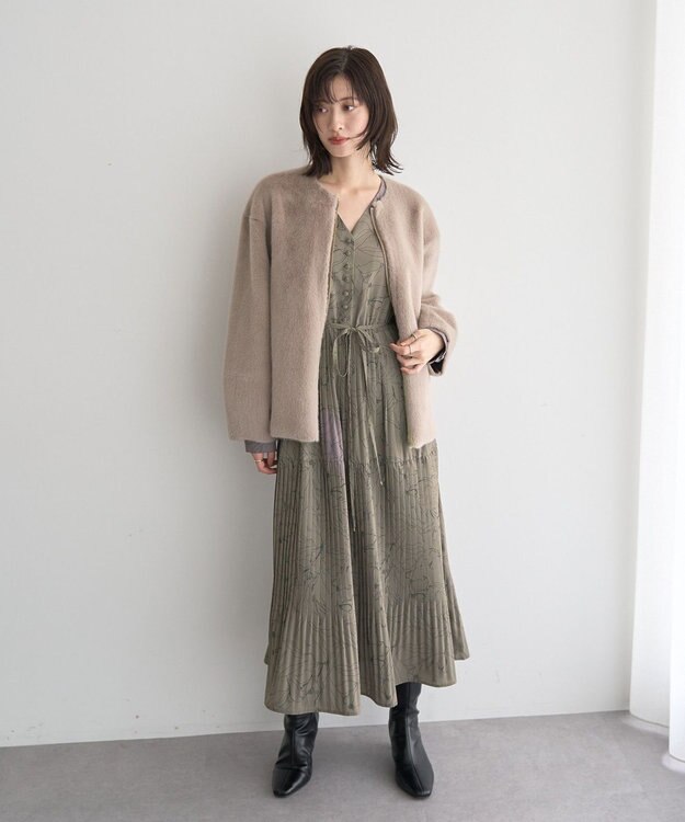 YECCA VECCA ラインボタニカル柄プリーツワンピース Dark Beige