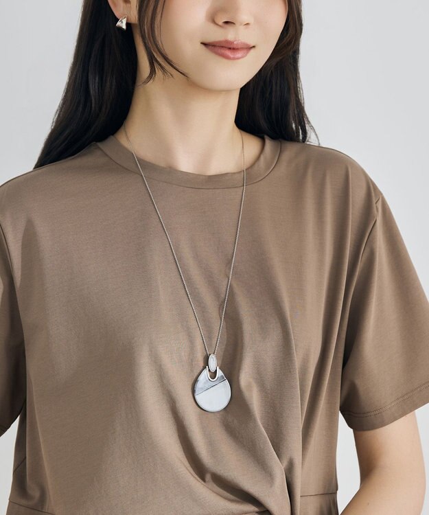 自由区 【カタログ掲載・ワンポイントアイテム】アクリルバイカラー ネックレス グレー×スレート