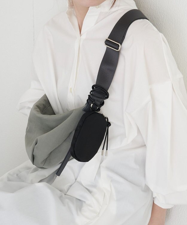 russet クラウズナイロンネックポーチ(Z-232) Black