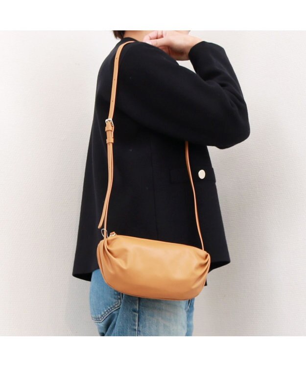 UNBILLION カシュカシュ cachecache / ギョウザ型ミニショルダー キャメル