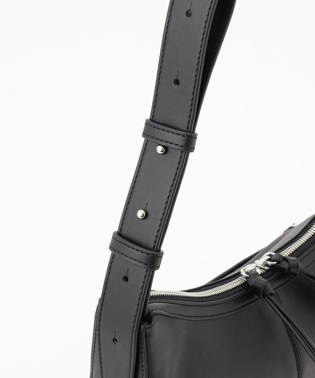 Y'SACCS ハーフムーンボディショルダーバッグ ブラック