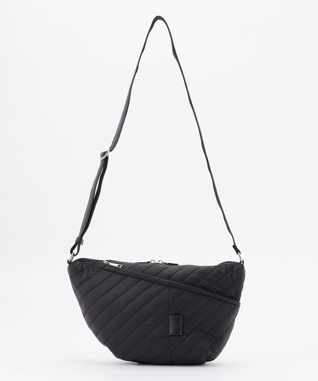 Y'SACCS ナイロンキルティングボディバッグ ブラック