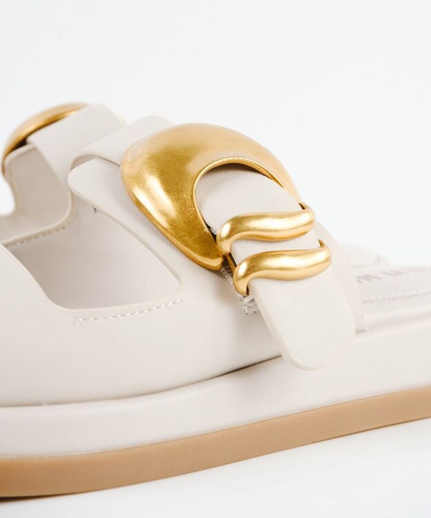 STEVE MADDEN BAY-RIDGE ビッグバックルフラットサンダル ボーン