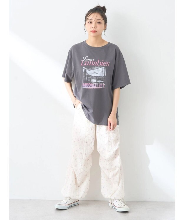 earth music&ecology ツアープリントＴシャツ Charcoal Gray