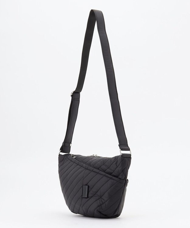 Y'SACCS ナイロンキルティングボディバッグ ブラック
