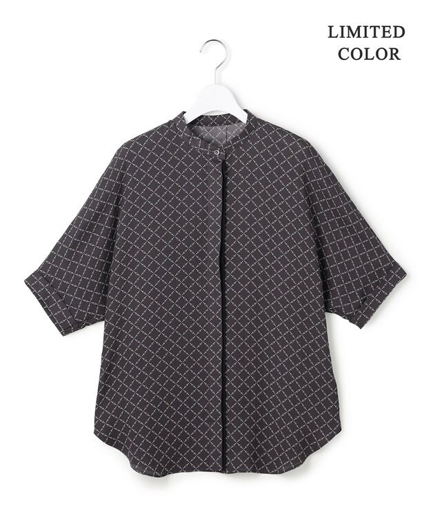 ICB L 【新色追加・WEB限定カラーあり】BackSatinAmunzen 5分袖バンドカラーブラウス チャコール柄［WEB限定］