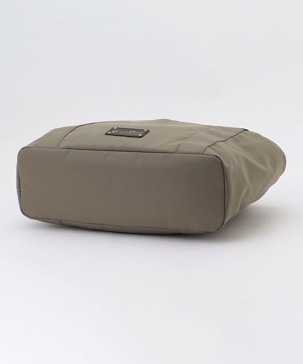 LA BAGAGERIE 【LA BAGAGERIE×HELLO KITTY】リボンチャーム付き　デイリートート　Mサイズ グレージュ