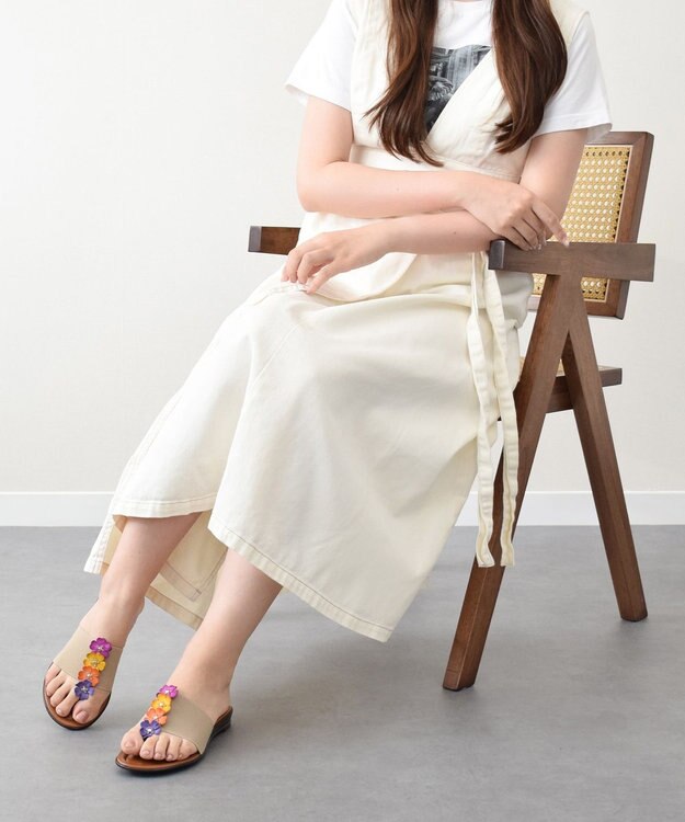 INTER-CHAUSSURES 【ITALIAN SHOEMAKERS】センターフラワートングサンダル ベージュ