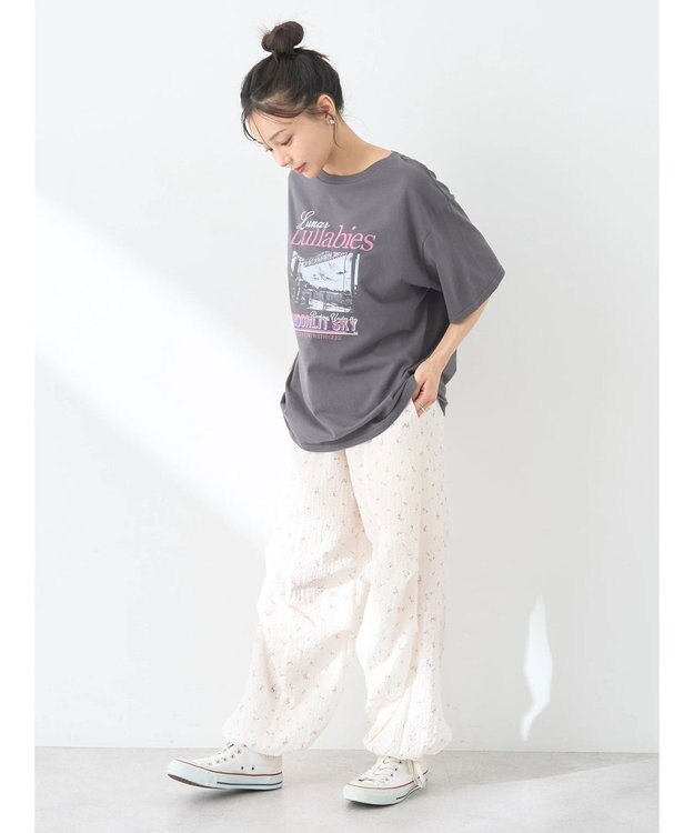 earth music&ecology ツアープリントＴシャツ Charcoal Gray