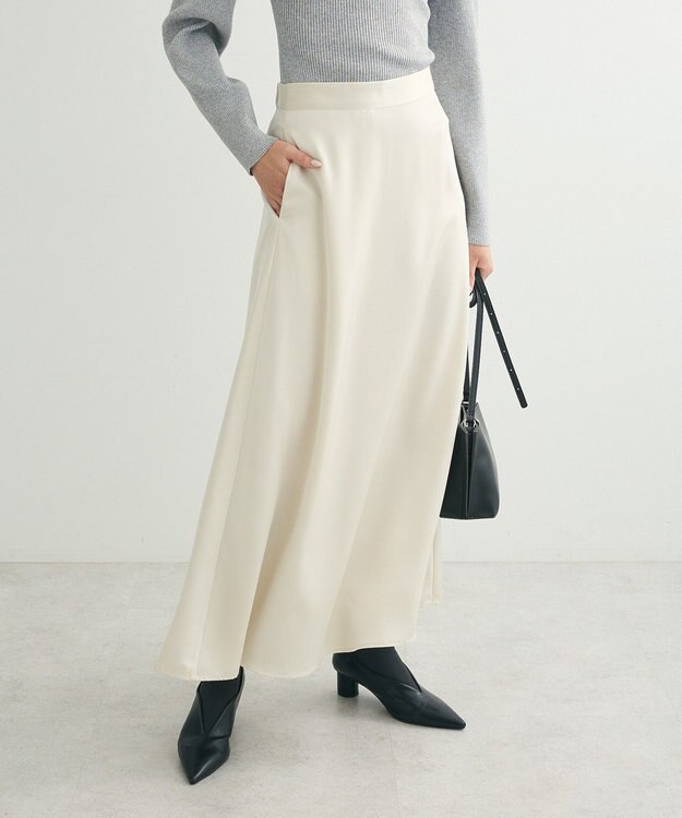 Green Parks ・Ｐｅｔｉｔ　Ｆｌｅｕｒ　サテンフレアスカート Off White