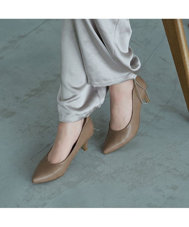 MODE ET JACOMO <carino>【レイン対応】ポインテッドトゥ パッド付きヒールパンプス ベージュ