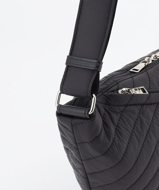 Y'SACCS ナイロンキルティングボディバッグ ブラック
