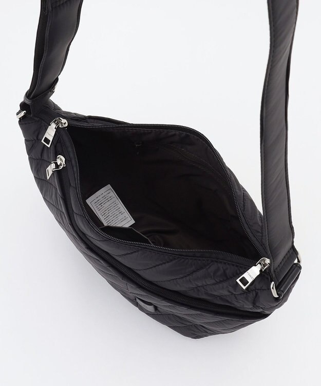 Y'SACCS ナイロンキルティングボディバッグ ブラック