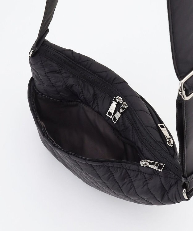 Y'SACCS ナイロンキルティングボディバッグ ブラック