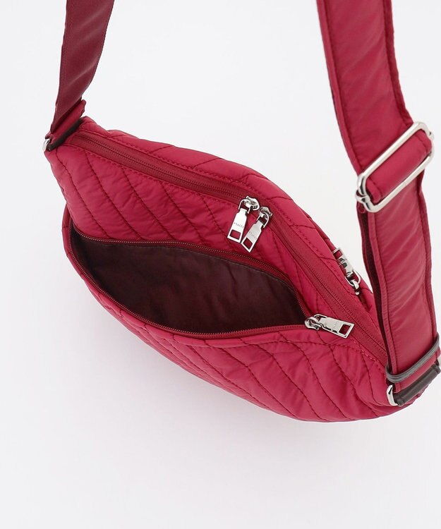 Y'SACCS ナイロンキルティングボディバッグ ワイン